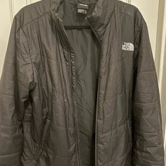 The North Face Men’s Black Puffer Jacket - Picture 4 of 5